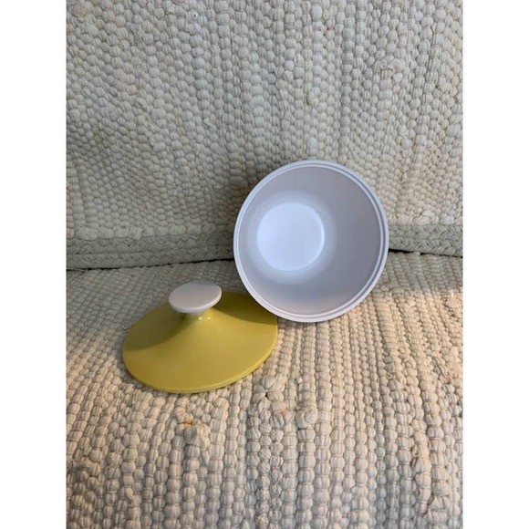 Vintage melamine sugar bowl pale yellow and white dish - Picture 9 of 10